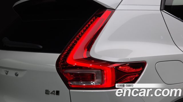 Volvo XC40 B4 Inscription 2021 — фото 23