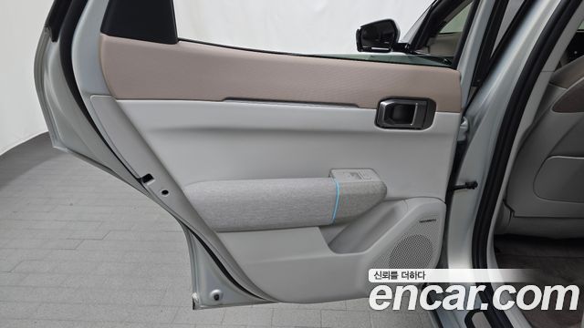 Kia EV4 Standard 2WD Earth 2026 — фото 25
