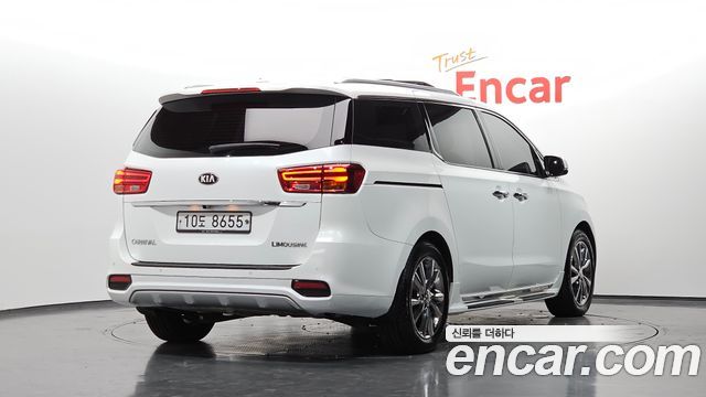 Kia Carnival 7-Seater Limousine VIP 2019 — фото 2