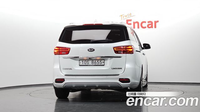Kia Carnival 7-Seater Limousine VIP 2019 — фото 4
