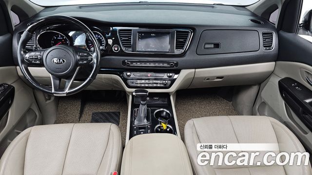 Kia Carnival 7-Seater Limousine VIP 2019 — фото 7