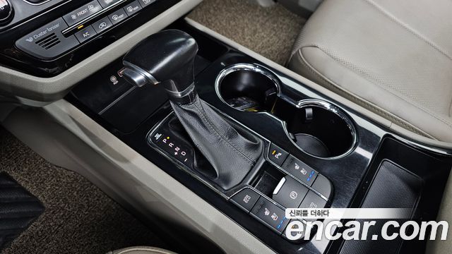 Kia Carnival 7-Seater Limousine VIP 2019 — фото 9