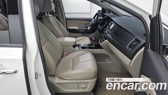 Kia Carnival 7-Seater Limousine VIP 2019 — фото 10