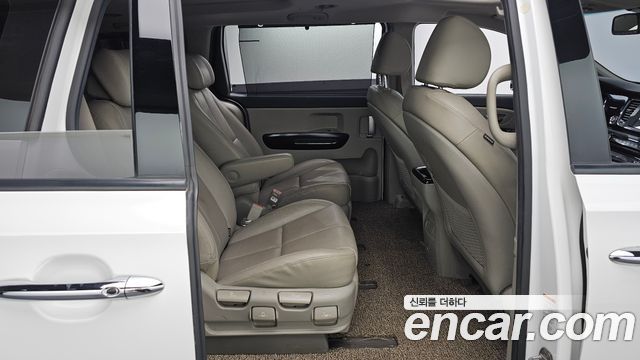 Kia Carnival 7-Seater Limousine VIP 2019 — фото 11
