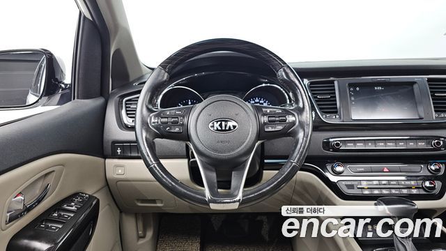 Kia Carnival 7-Seater Limousine VIP 2019 — фото 13