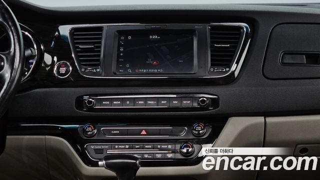 Kia Carnival 7-Seater Limousine VIP 2019 — фото 14