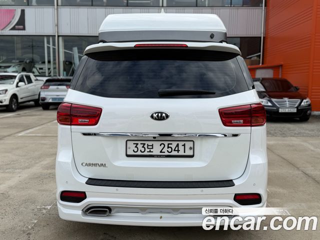 Kia Carnival 9-Seater Noblesse Special 2019 — фото 4