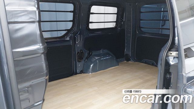 Hyundai Staria L3.5 Cargo 3-Seater Modern 2025 — фото 9
