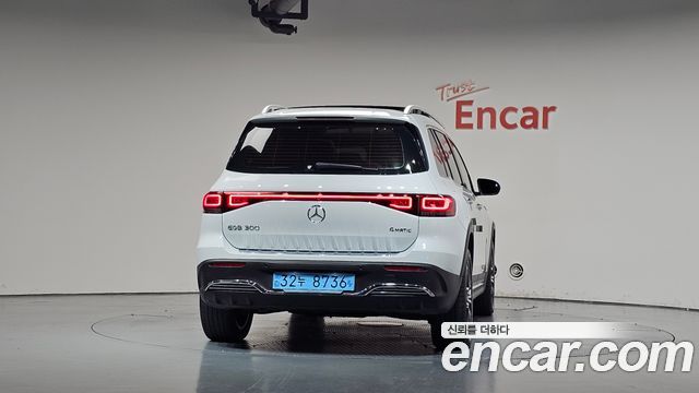 Mercedes-Benz EQB (X243) EQB300 4MATIC AMG Line 2023 — фото 4