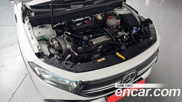 Mercedes-Benz EQB (X243) EQB300 4MATIC AMG Line 2023 — фото 6