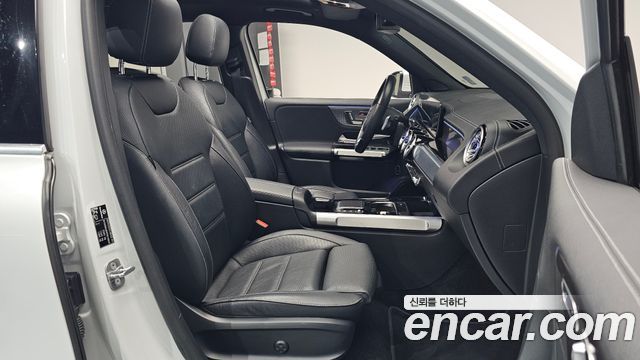 Mercedes-Benz EQB (X243) EQB300 4MATIC AMG Line 2023 — фото 12