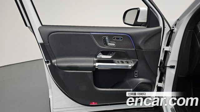 Mercedes-Benz EQB (X243) EQB300 4MATIC AMG Line 2023 — фото 24