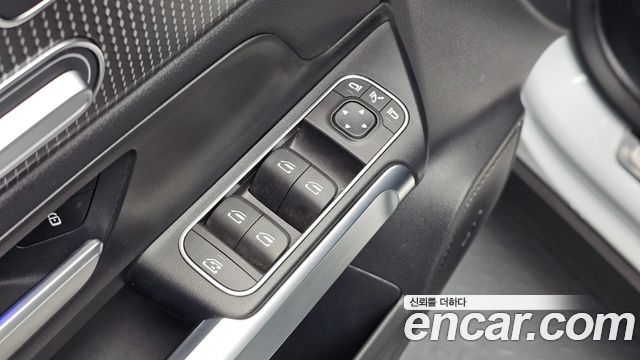 Mercedes-Benz EQB (X243) EQB300 4MATIC AMG Line 2023 — фото 29