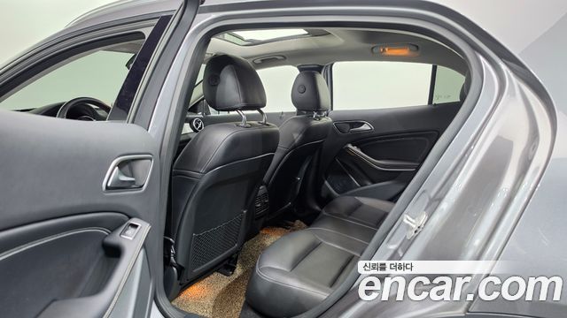 Mercedes-Benz GLA-Class (X156) GLA200d 4MATIC Activity Edition 2017 — фото 11