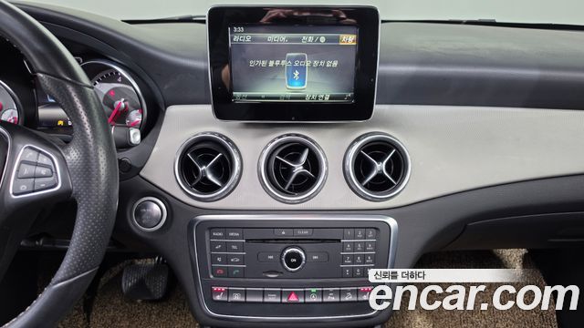 Mercedes-Benz GLA-Class (X156) GLA200d 4MATIC Activity Edition 2017 — фото 12
