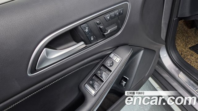 Mercedes-Benz GLA-Class (X156) GLA200d 4MATIC Activity Edition 2017 — фото 18