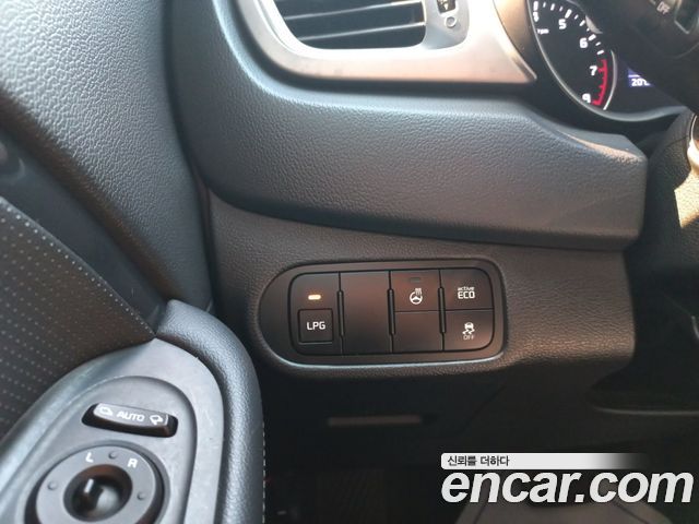 Kia Carens 2.0 LPi Prestige 2014 — фото 17