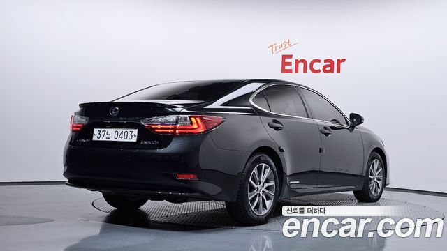 Lexus ES300h Supreme XV60 2017 — фото 2