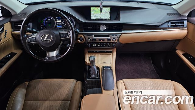 Lexus ES300h Supreme XV60 2017 — фото 7