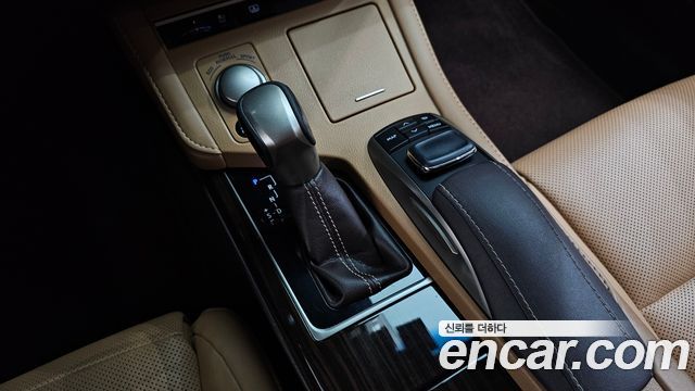 Lexus ES300h Supreme XV60 2017 — фото 9