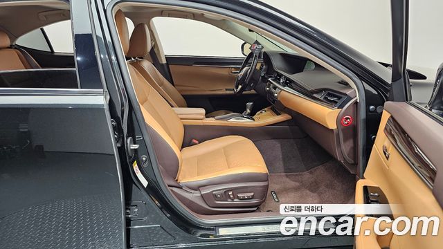 Lexus ES300h Supreme XV60 2017 — фото 11