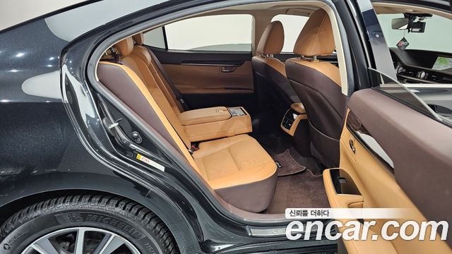Lexus ES300h Supreme XV60 2017 — фото 12