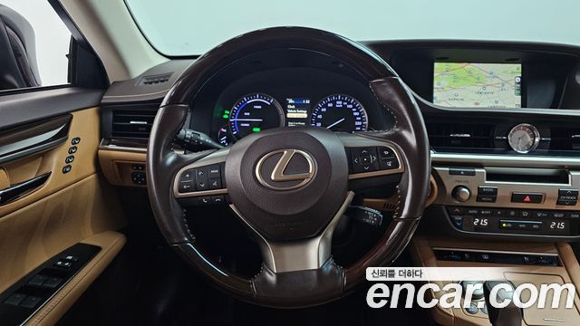 Lexus ES300h Supreme XV60 2017 — фото 14