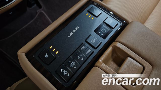Lexus ES300h Supreme XV60 2017 — фото 18