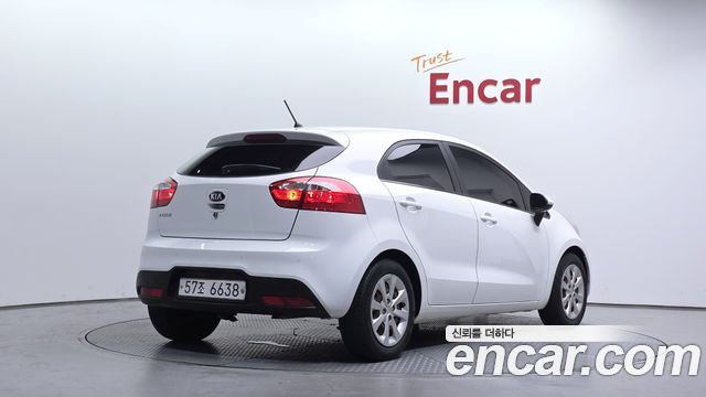 Kia Pride 1.4 MPI Hatchback Deluxe 2013 — фото 2