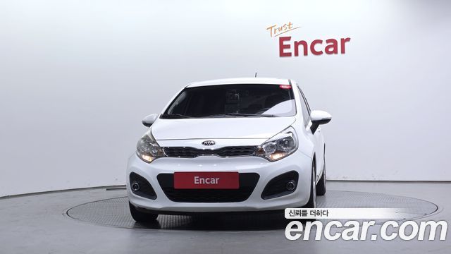 Kia Pride 1.4 MPI Hatchback Deluxe 2013 — фото 3
