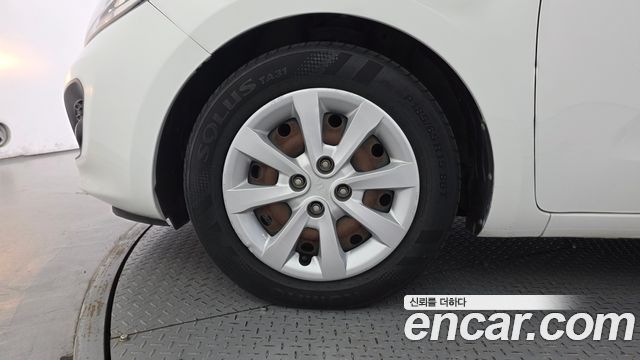 Kia Pride 1.4 MPI Hatchback Deluxe 2013 — фото 5