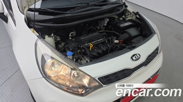 Kia Pride 1.4 MPI Hatchback Deluxe 2013 — фото 6
