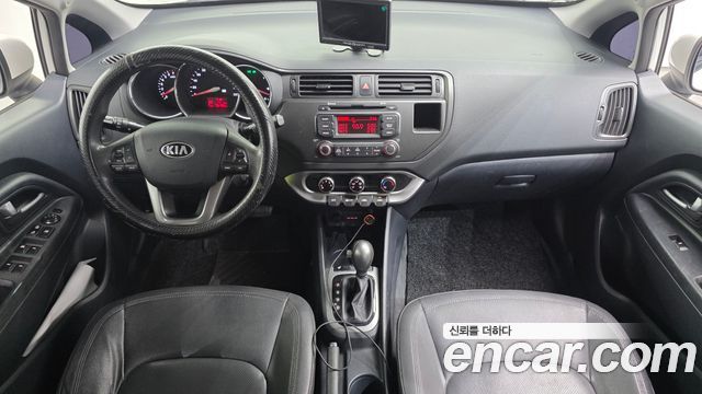 Kia Pride 1.4 MPI Hatchback Deluxe 2013 — фото 7