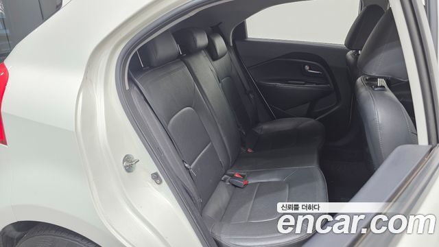 Kia Pride 1.4 MPI Hatchback Deluxe 2013 — фото 12