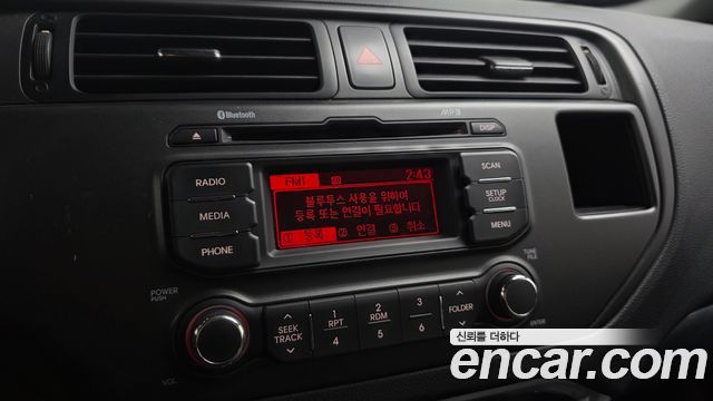 Kia Pride 1.4 MPI Hatchback Deluxe 2013 — фото 15