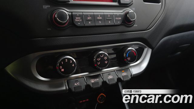 Kia Pride 1.4 MPI Hatchback Deluxe 2013 — фото 16