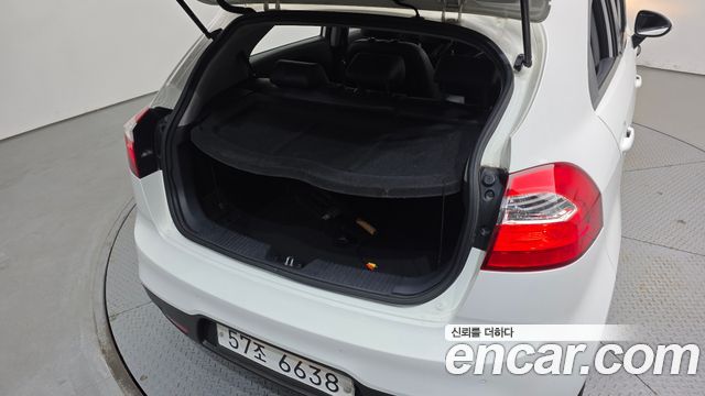 Kia Pride 1.4 MPI Hatchback Deluxe 2013 — фото 20