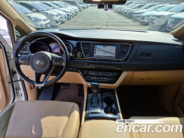 Kia Carnival 9-seater Prestige 2018 — фото 9