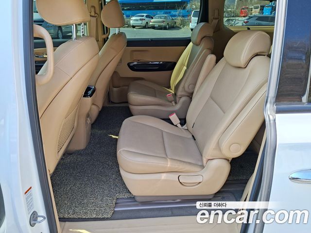 Kia Carnival 9-seater Prestige 2018 — фото 10