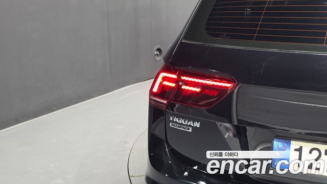 Volkswagen Tiguan Allspace 2.0 TDI Prestige 2020 — фото 23