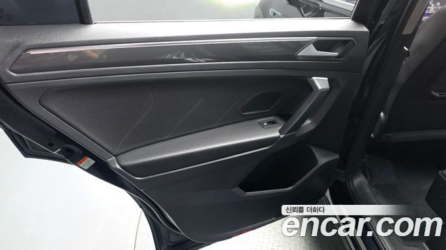 Volkswagen Tiguan Allspace 2.0 TDI Prestige 2020 — фото 25