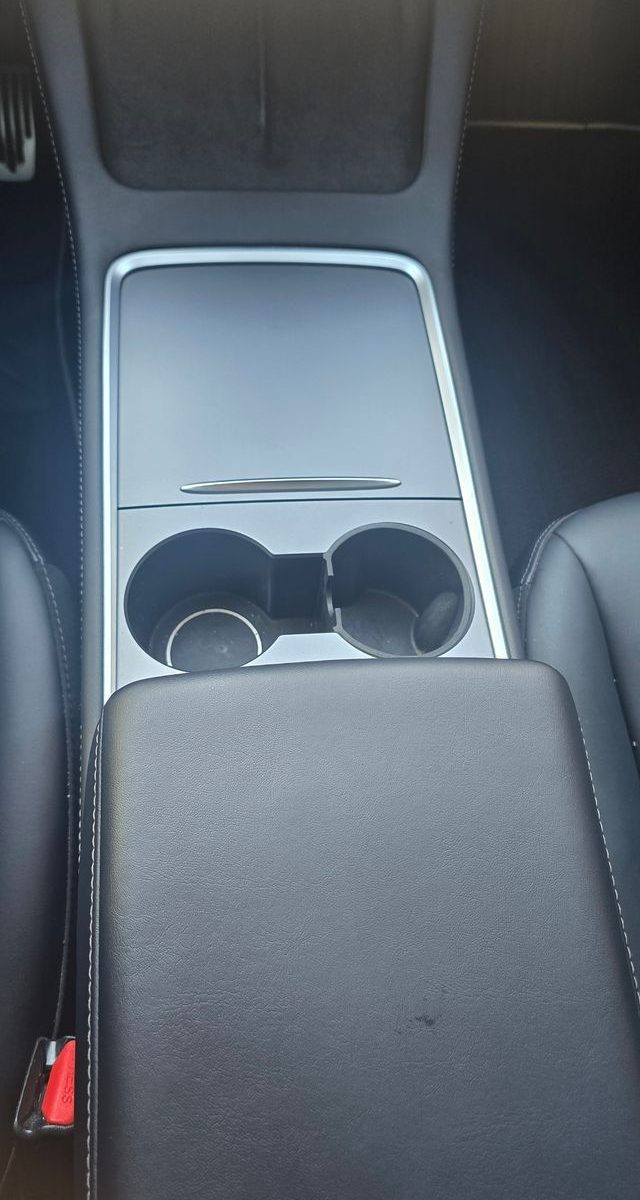 Tesla Model Y Long Range AWD 2022 — фото 9