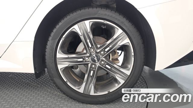 Kia K5 (III) 2.0 Prestige 2023 — фото 21
