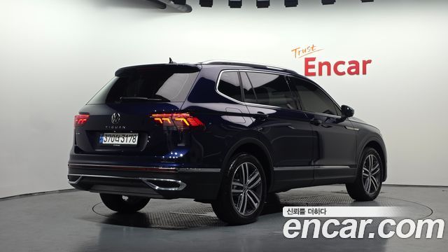 Volkswagen Tiguan Allspace 2.0 TSI Prestige 2023 — фото 2