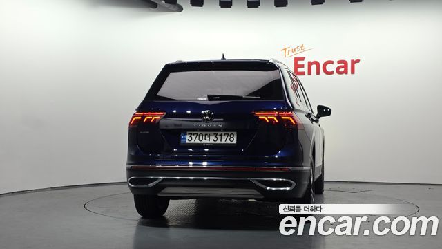 Volkswagen Tiguan Allspace 2.0 TSI Prestige 2023 — фото 4