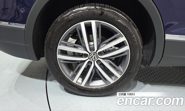 Volkswagen Tiguan Allspace 2.0 TSI Prestige 2023 — фото 5