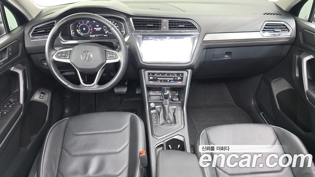 Volkswagen Tiguan Allspace 2.0 TSI Prestige 2023 — фото 7