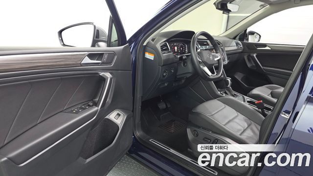 Volkswagen Tiguan Allspace 2.0 TSI Prestige 2023 — фото 10