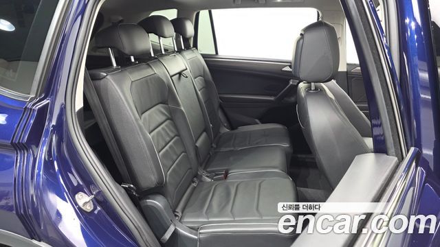 Volkswagen Tiguan Allspace 2.0 TSI Prestige 2023 — фото 11