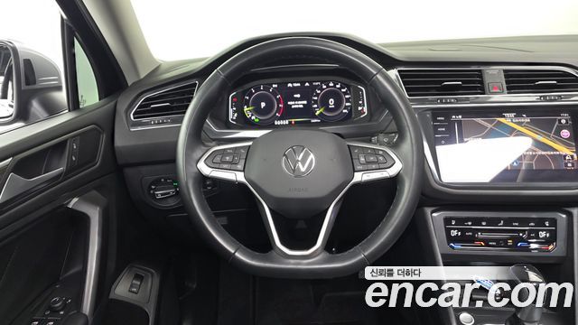 Volkswagen Tiguan Allspace 2.0 TSI Prestige 2023 — фото 12